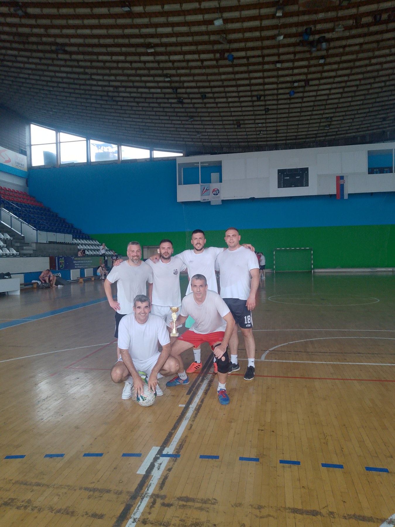 Bela ekipa